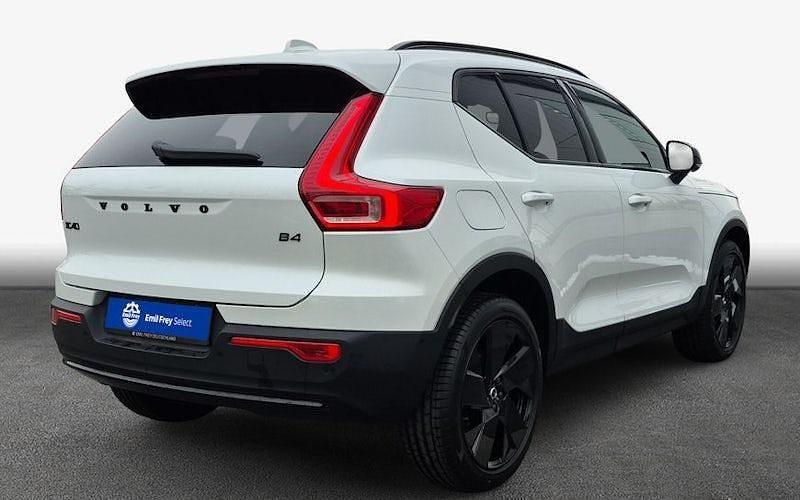 Gebraucht Volvo XC40 Plus 197 PS (144 kW) 2025 Crystal weißperleffekt SUV