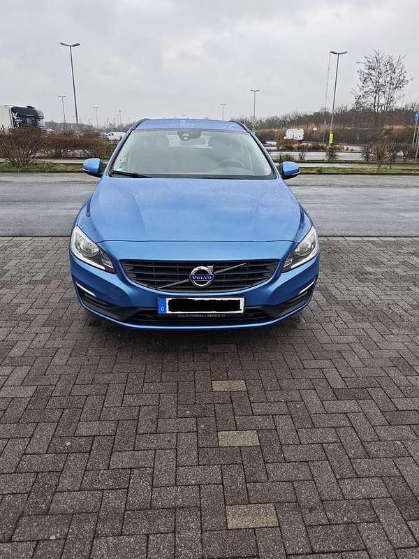 Gebraucht Volvo V60 Kinetic 150 PS (110 kW) 2015 Blau Kombi
