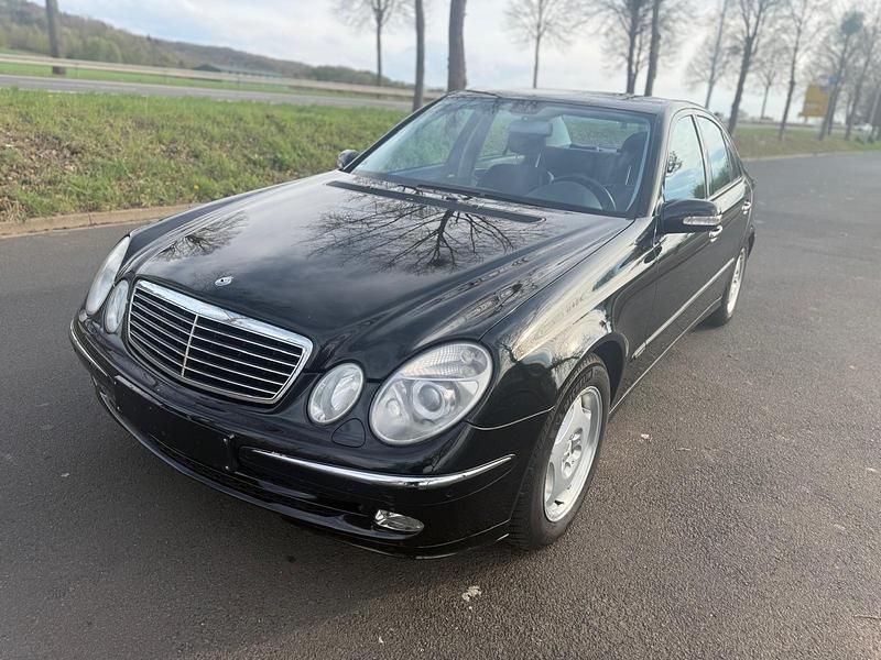 Schwarz Gebraucht 2002 Mercedes E320 Avantgarde Limousine | 3.490 € (Superpreis) - Bild 1/4