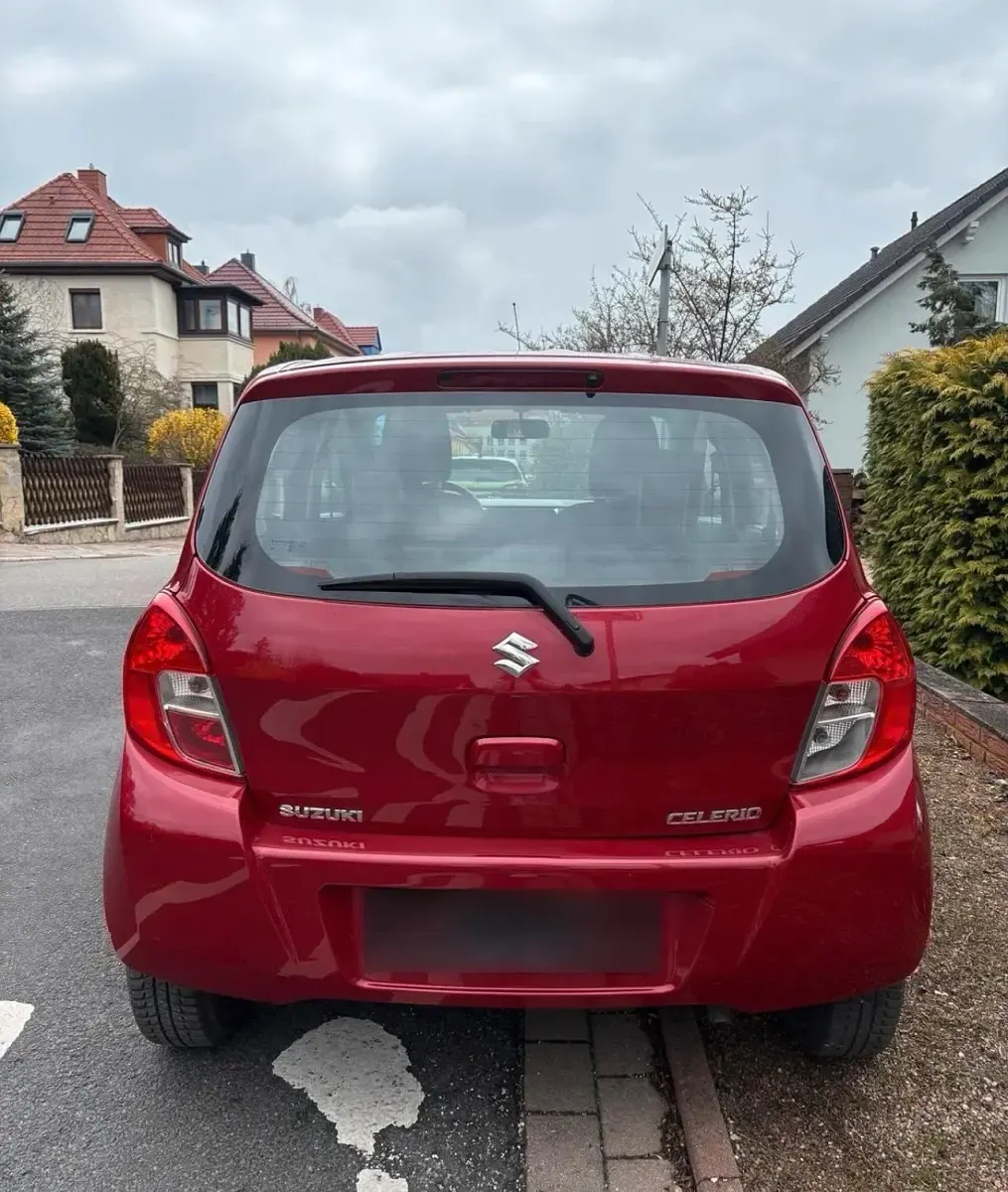 Gebraucht Suzuki Celerio 68 PS (50 kW) 2015 Rot Kleinwagen