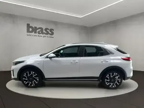Neu Kia Ceed 150 PS (110 kW) 2026 Deluxeweiss met. Kleinwagen