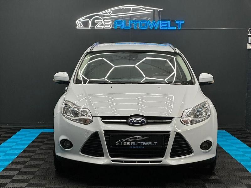 Gebraucht Ford Focus SYNC Edition 101 PS (74 kW) 2014 Weiß Limousine