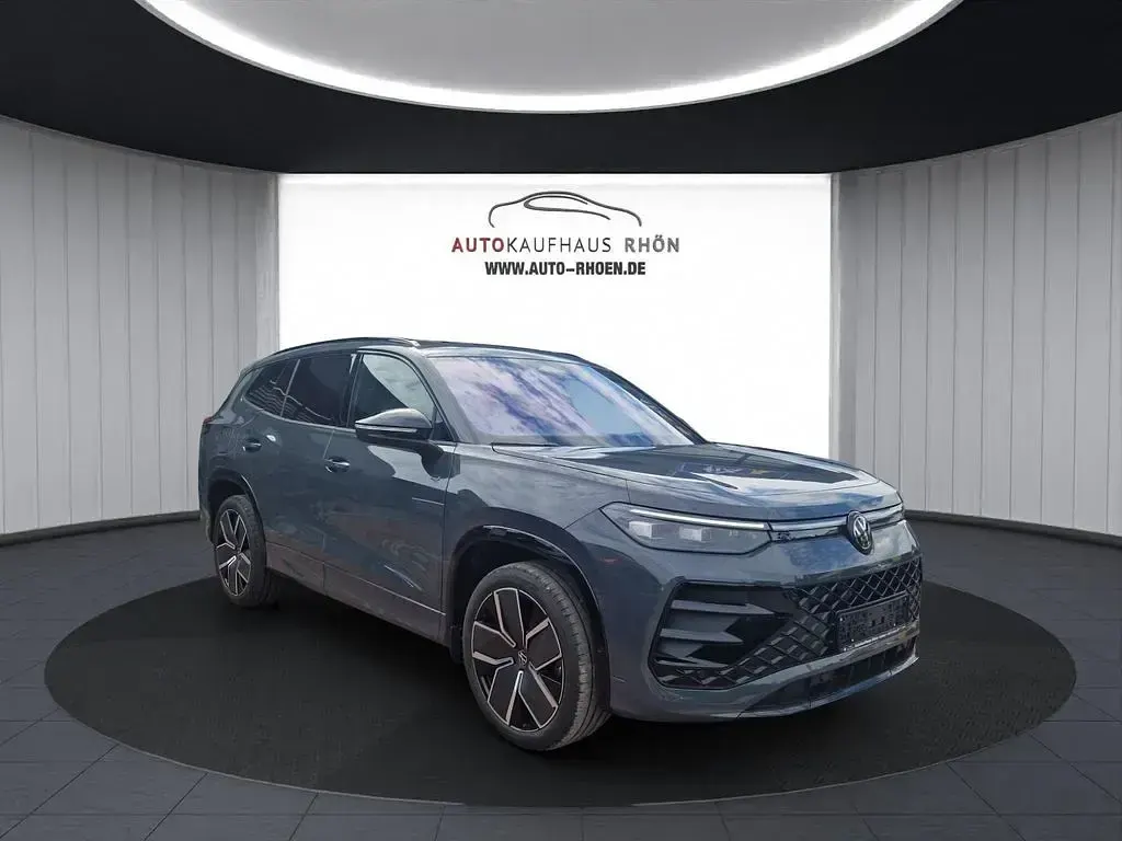 Neu VW Tayron R-line 193 PS (141 kW) 2025 Delfingrau metallic SUV