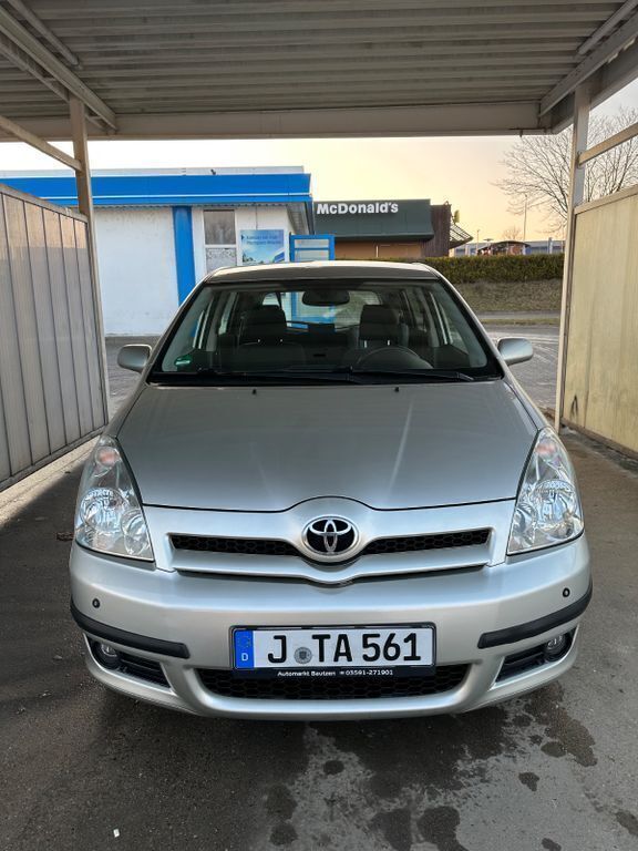 Silber Gebraucht 2006 Toyota Corolla Verso Van / Kleinbus | 6.000 € (Fairer Preis) - Bild 1/4