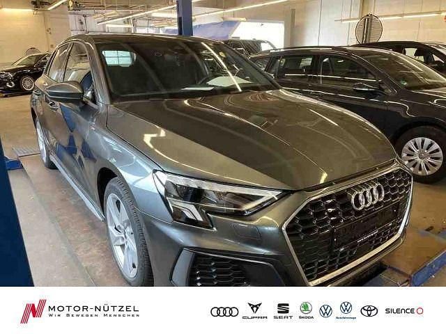 Daytonagrau perleffekt Gebraucht 2023 Audi A3 Sportback e-tron S-Line Limousine | 31.930 € (Fairer Preis) - Bild 1/4