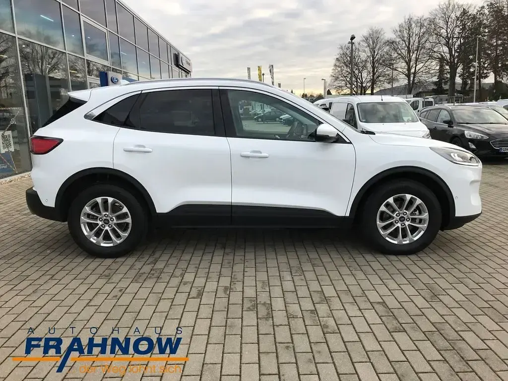 Gebraucht Ford Kuga Titanium 152 PS (111 kW) 2022 Weiss SUV
