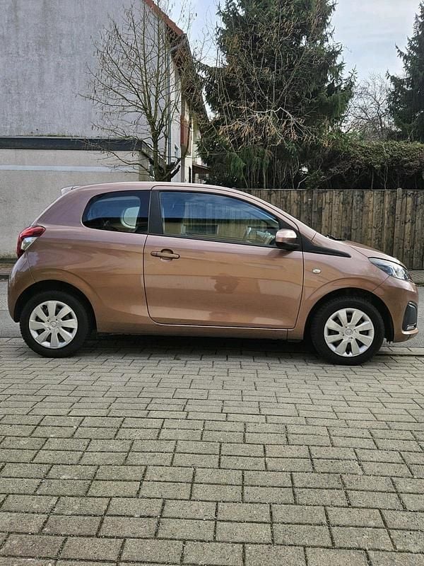 Gebraucht Peugeot 108 69 PS (50 kW) 2015 Gold Kleinwagen