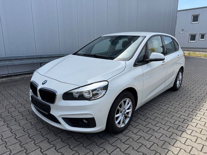 Weiß Gebraucht 2016 BMW 218 Active Tourer Advantage Van / Kleinbus | 10.900 € (Fairer Preis) - Bild 1/4