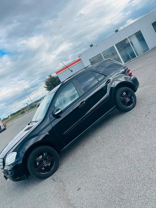 Gebraucht Mercedes ML280 190 PS (139 kW) 2007 Schwarz SUV