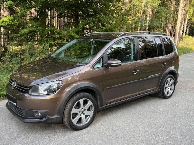 Braun Gebraucht 2012 VW Touran Cross Van / Kleinbus | 9.900 € (Fairer Preis) - Bild 1/4