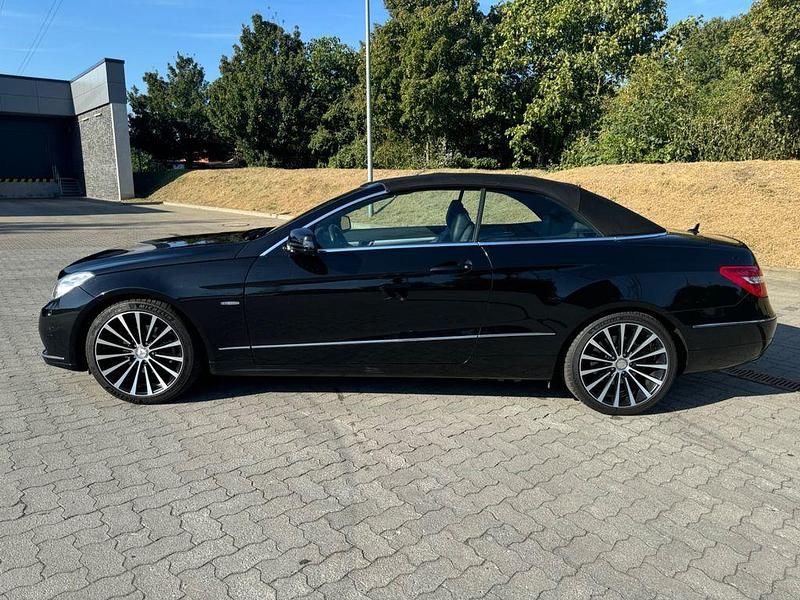 Gebraucht Mercedes E250 Elegance 204 PS (150 kW) 2012 Schwarz Cabrio