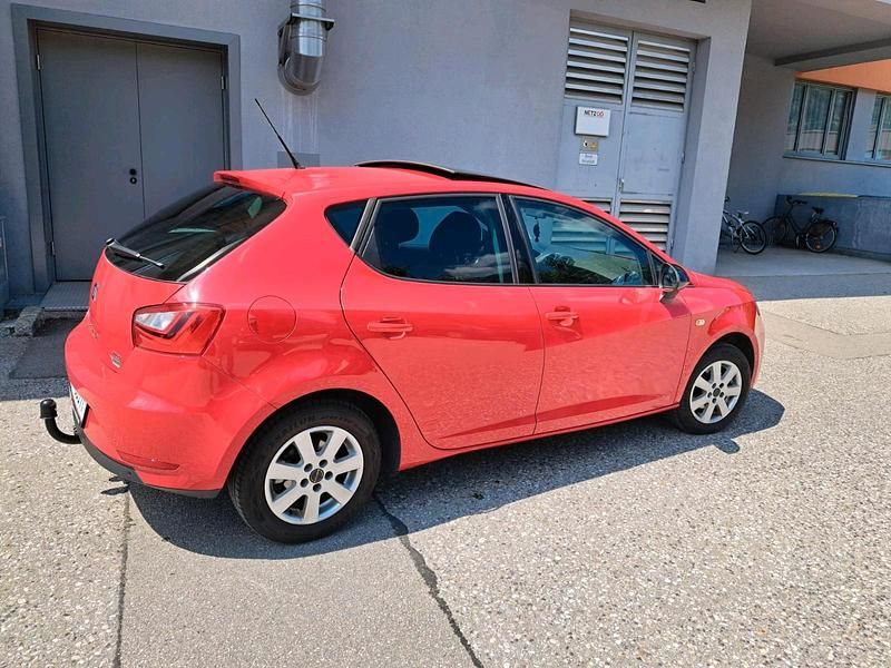 Rot Gebraucht 2015 Seat Ibiza Kleinwagen | 5.090 € - Bild 1/2