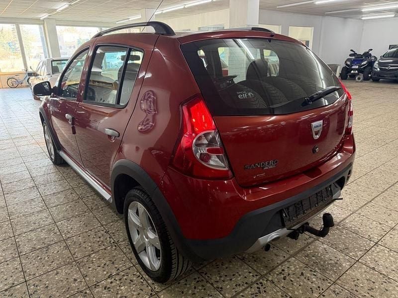 Gebraucht Dacia Sandero Stepway 87 PS (63 kW) 2010 Rot Limousine