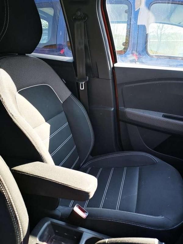 Gebraucht Dacia Jogger Expression 110 PS (80 kW) 2023 Terracotta Van / Kleinbus