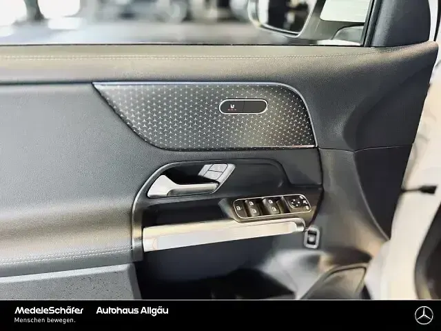 Gebraucht Mercedes EQB300 Progressive 167 kW (228 PS) 2025 Weiß SUV