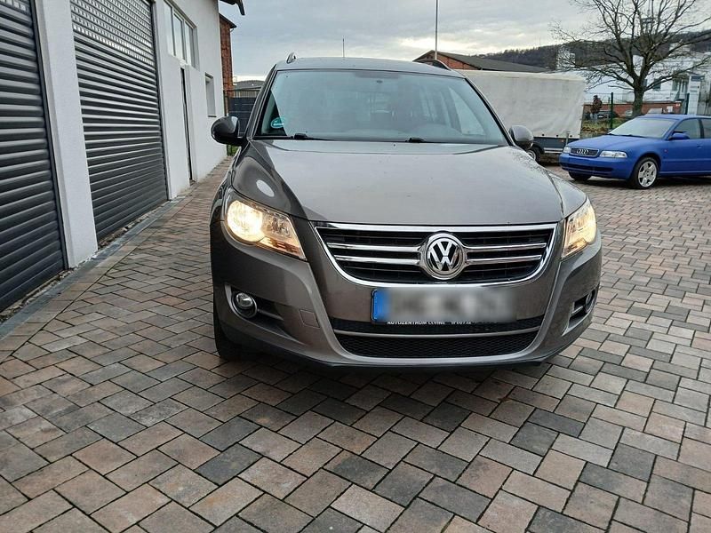Grau Gebraucht 2010 VW Tiguan SUV | 6.450 € (Fairer Preis) - Bild 1/4