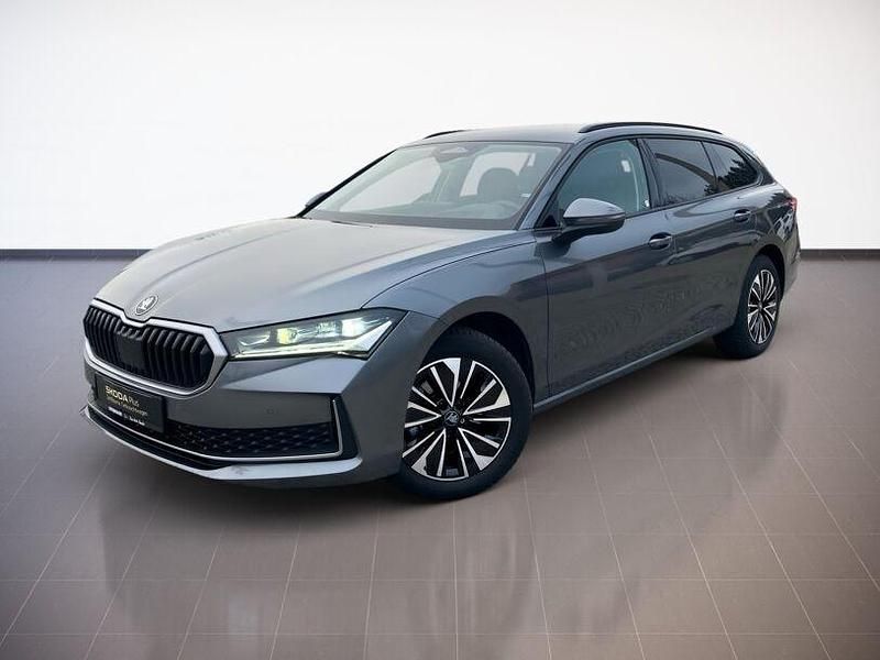 Gebraucht Skoda Superb Selection 150 PS (110 kW) 2025 Graphitegrau Kombi