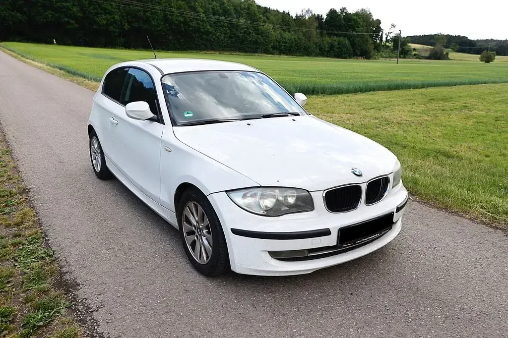 Gebraucht BMW 116 116 PS (85 kW) 2011 Weiß Kleinwagen