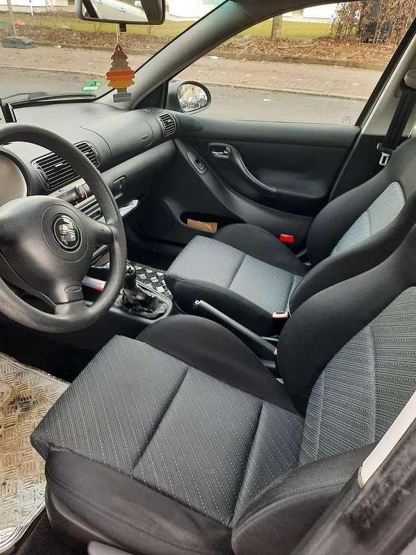 Second-hand Seat Leon Reference 102 CP (75 kW) 2006 Gri Hatchback