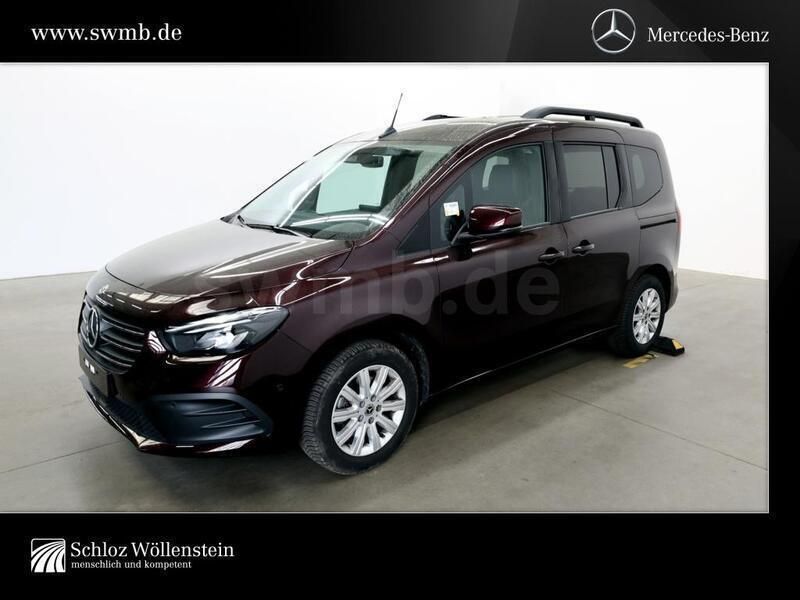 Rot Gebraucht 2024 Mercedes T180 Progressive Van / Kleinbus | 34.870 € (Teuer) - Bild 1/4