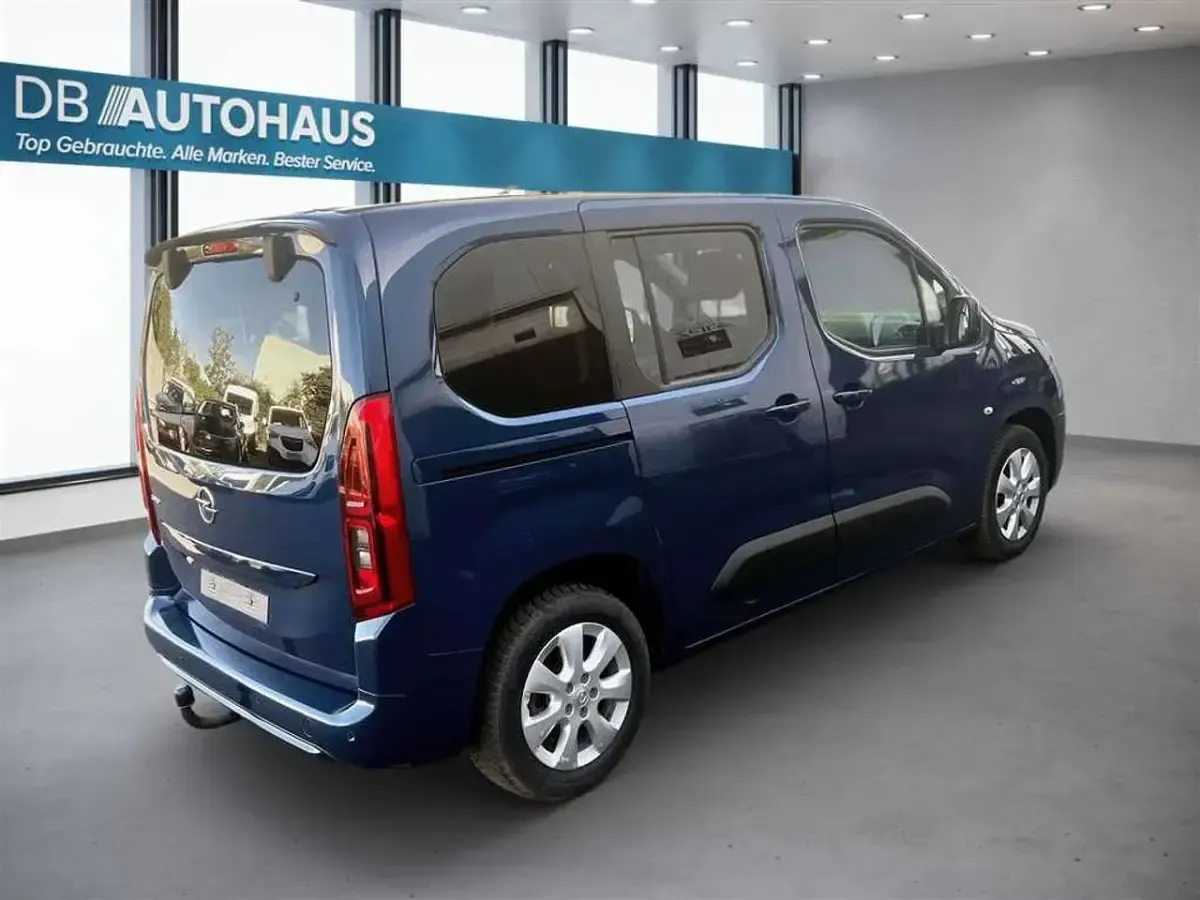 Używany Opel Combo Life Elegance 131 KM (96 kW) 2022 Niebieski Minivan