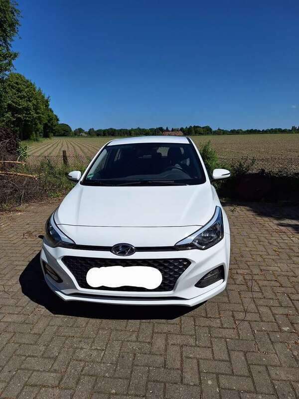 Weiß Gebraucht 2019 Hyundai i20 Trend Limousine | 13.400 € (Fairer Preis) - Bild 1/4