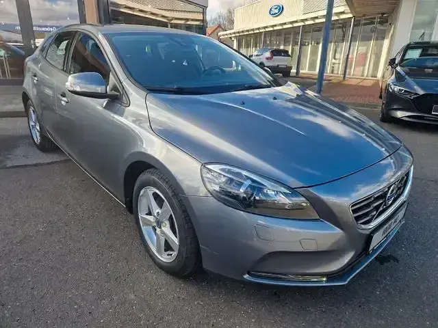 Gebraucht Volvo V40 Linje You! 122 PS (89 kW) 2015 Grau Limousine