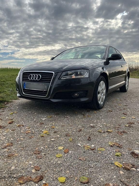 Schwarz Gebraucht 2009 Audi A3 Attraction Limousine | 7.000 € (Etwas zu teuer) - Bild 1/4