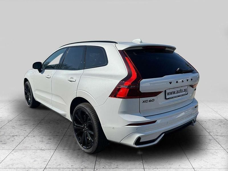 Neu Volvo XC60 Plus 349 PS (256 kW) 2025 Crystal white SUV