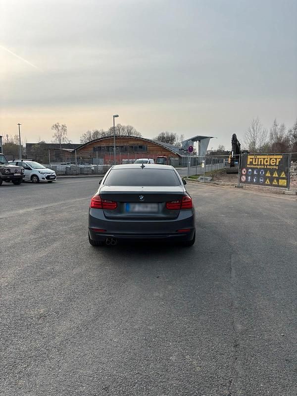 Gebraucht BMW 330 258 PS (189 kW) 2013 Grau Limousine