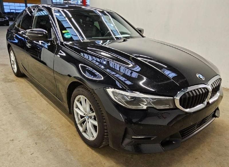 Schwarz Gebraucht 2021 BMW 330 Sport Line Limousine | 24.999 € (Fairer Preis) - Bild 1/4