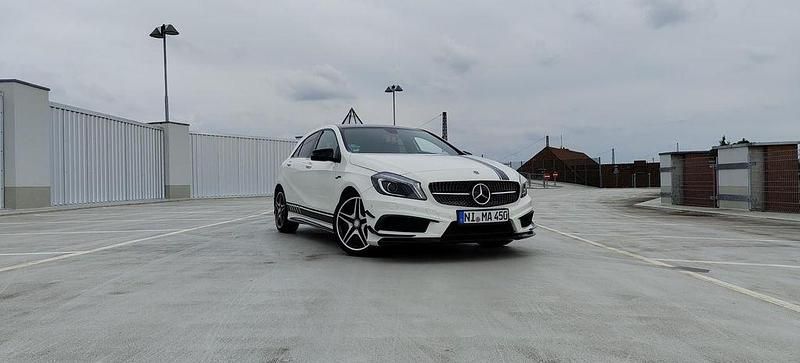 Weiß Gebraucht 2015 Mercedes A45 AMG AMG line Limousine | 13.900 € - Bild 1/4