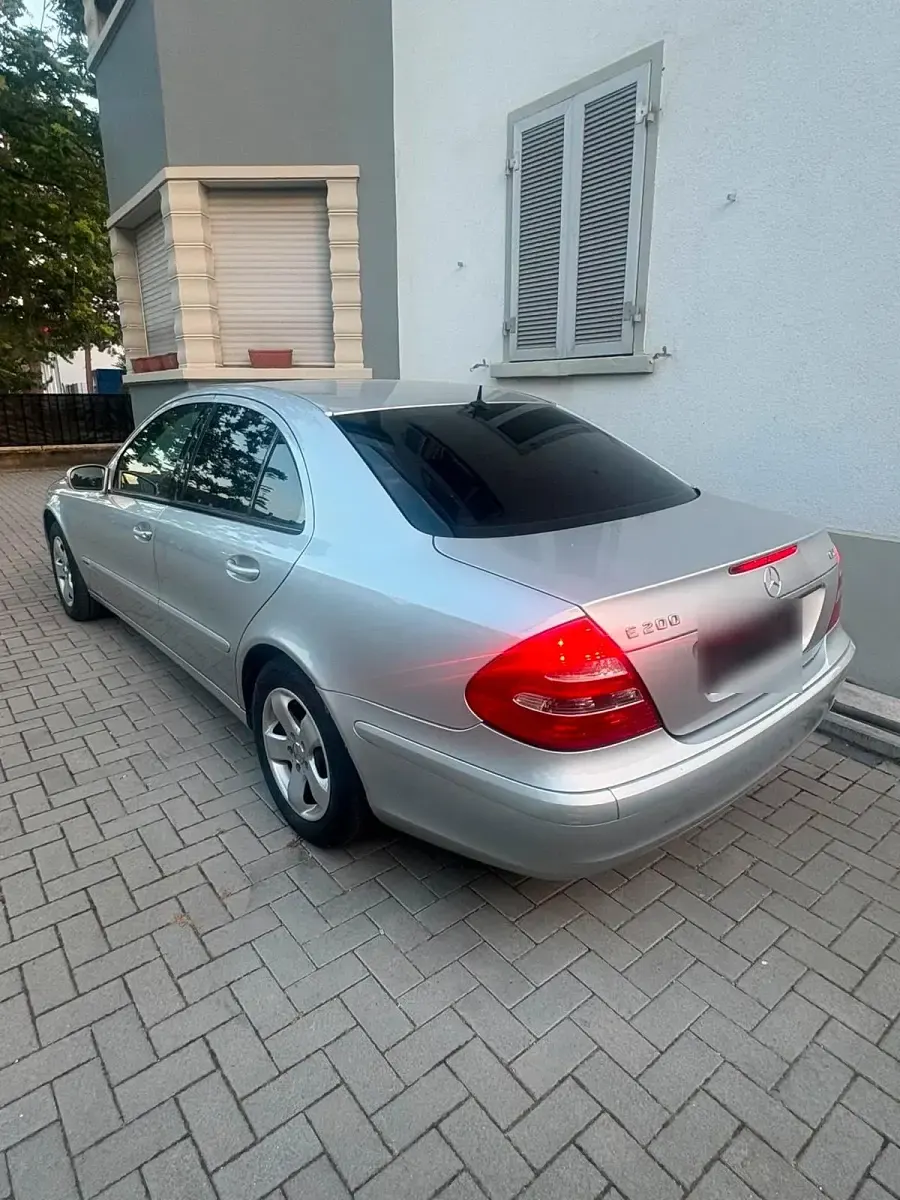 Gebraucht Mercedes E200 122 PS (89 kW) 2004 Silber Limousine