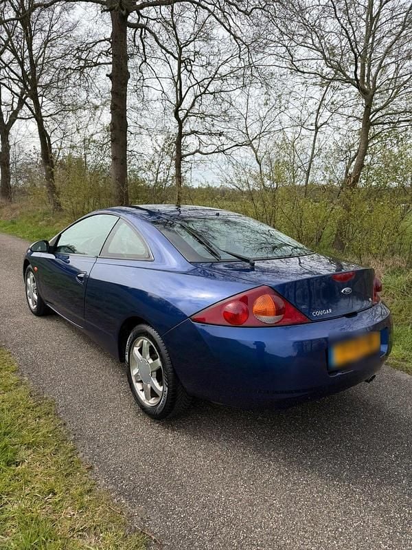Usado Ford Cougar 170 HP (125 kW) 2000 Azul Coupé