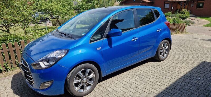 Blau Gebraucht 2016 Hyundai ix20 Style Van / Kleinbus | 8.800 € - Bild 1/4