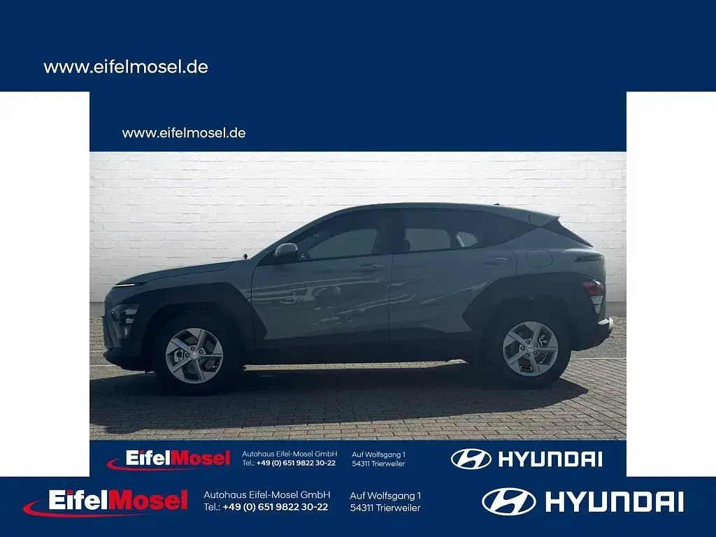 Neu Hyundai Kona Select 141 PS (103 kW) 2025 Mirage green SUV