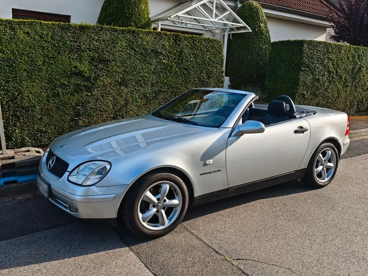Gebraucht Mercedes SLK230 193 PS (141 kW) 1999 Silber Cabrio