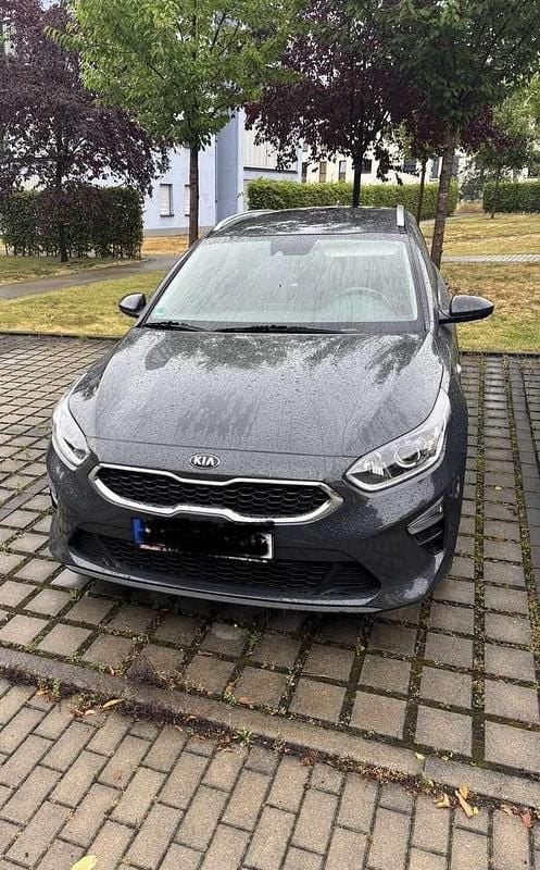 Grau Gebraucht 2018 Kia Ceed Sportswagon Edition 7 Kombi | 11.200 € (Superpreis) - Bild 1/1