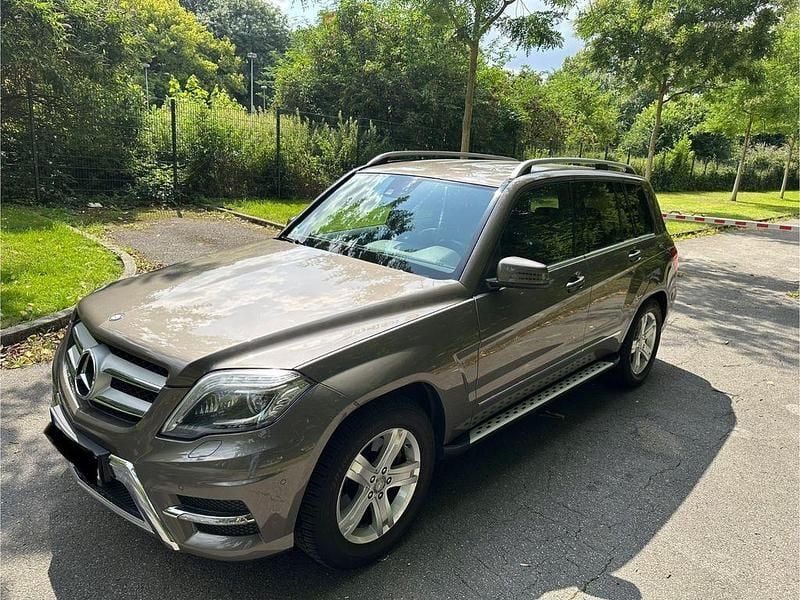 Grau Gebraucht 2013 Mercedes GLK220 Chrome SUV | 19.000 € (Fairer Preis) - Bild 1/4
