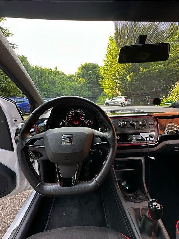 Weiß Gebraucht 2017 Seat Mii FR Kleinwagen | 8.399 € (Fairer Preis) - Bild 1/4