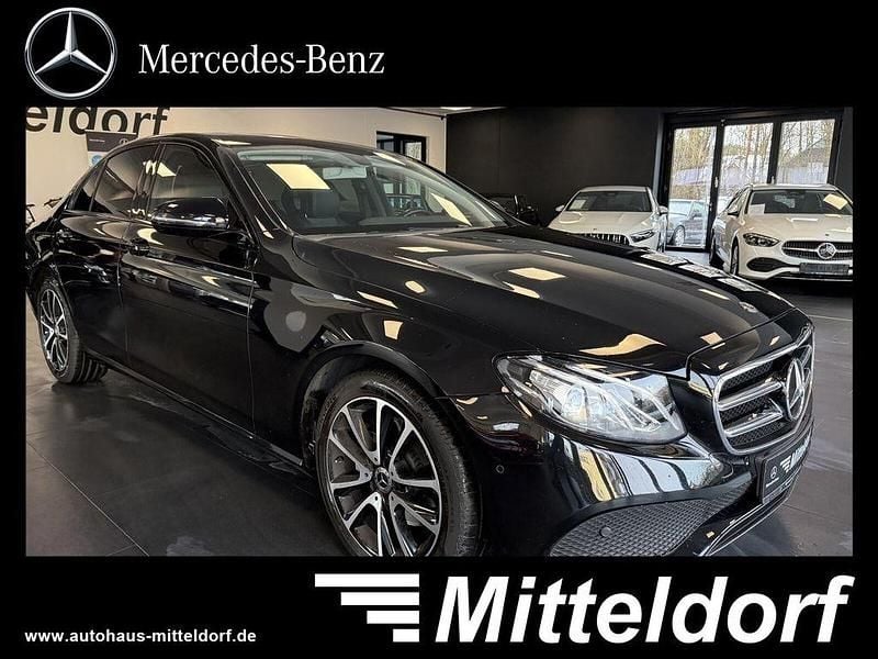 Schwarz Gebraucht 2019 Mercedes E200 Avantgarde Limousine | 26.890 € (Fairer Preis) - Bild 1/4