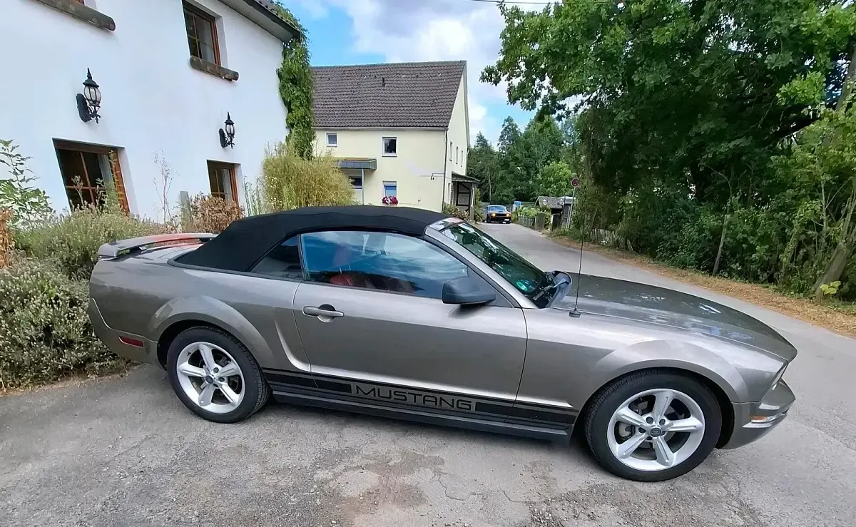 Gebraucht Ford Mustang 205 PS (150 kW) 2005 Braun Cabrio