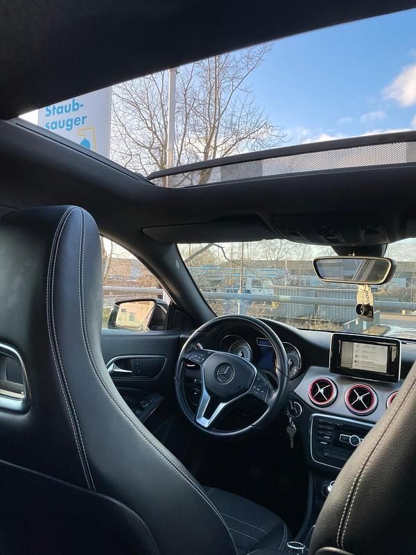 Gebraucht Mercedes CLA180 122 PS (89 kW) 2013 Schwarz Limousine