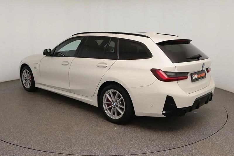 Gebraucht BMW 330e M Sport 292 PS (214 kW) 2023 Weiß Kombi
