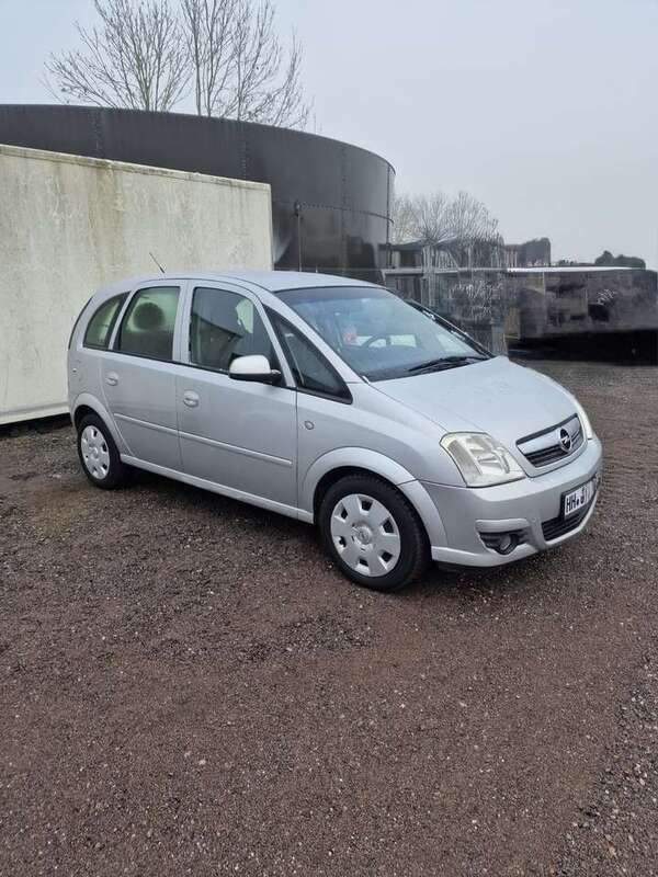 Grau Gebraucht 2005 Opel Meriva Van / Kleinbus | 1.750 € (Etwas zu teuer) - Bild 1/4