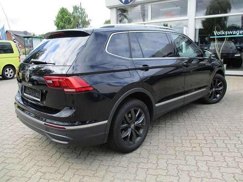 Gebraucht VW Tiguan Allspace Life 150 PS (110 kW) 2024 Schwarz SUV