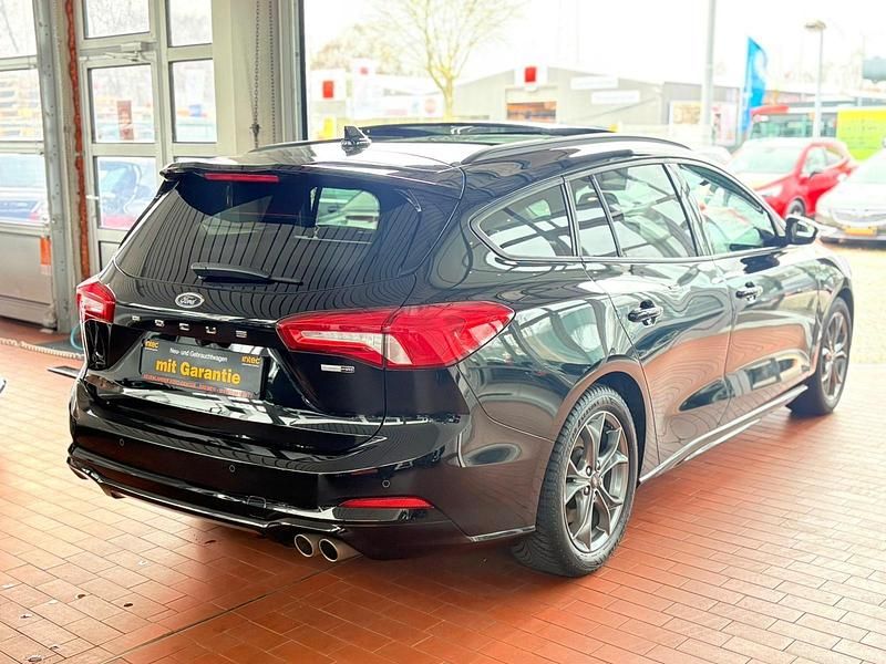 Gebraucht Ford Focus ST-Line X 125 PS (91 kW) 2021 Schwarz Kombi