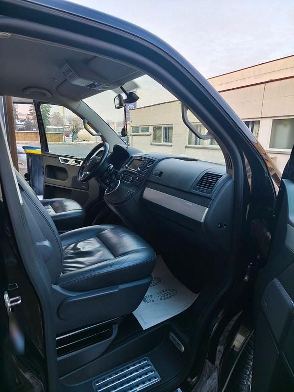 Gebraucht VW Multivan Highline 189 PS (139 kW) 2012 Schwarz Van