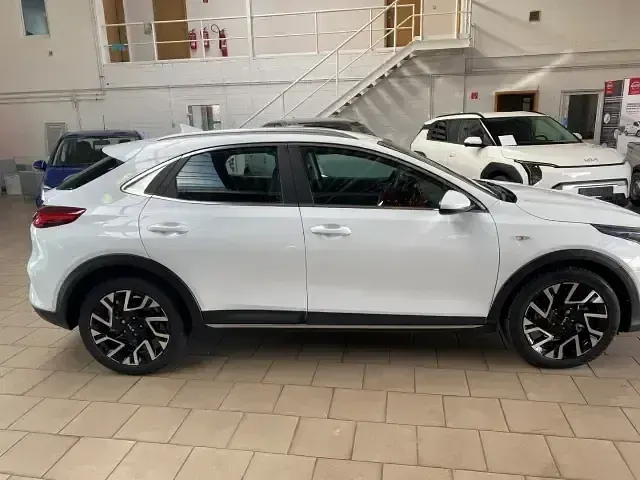Neu Kia XCeed Vision 150 PS (110 kW) 2025 Weiss SUV