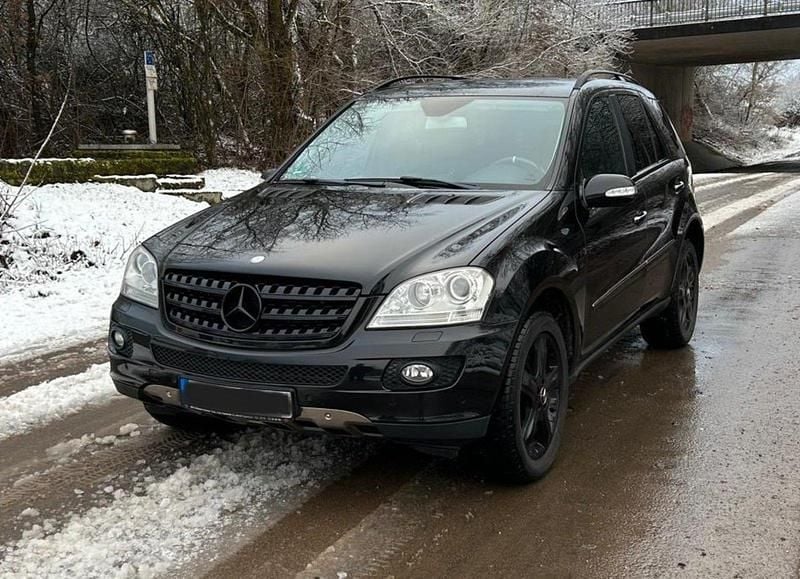 Schwarz Gebraucht 2007 Mercedes ML420 SUV | 13.500 € - Bild 1/4